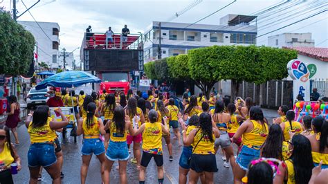 Cultura dança futebol e muita animação no último dia de micareta