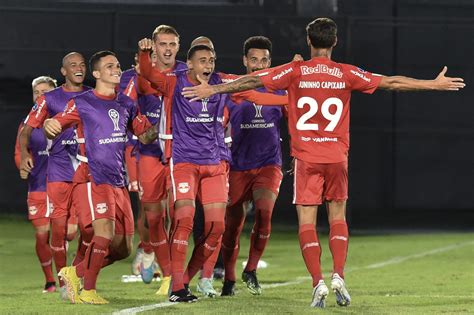 Veja vídeo Juninho Capixaba marca gol olímpico em goleada do