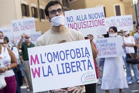 Omofobia in Europa l Italia è il Paese che discrimina di più