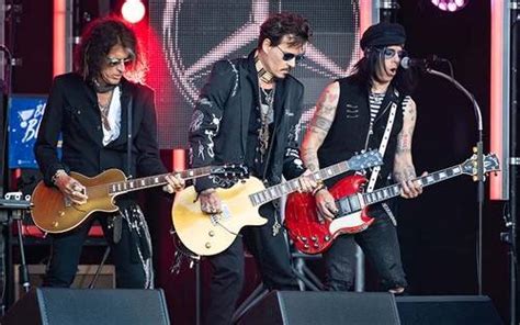 Johnny Depp Tocó Y Cantó Clásicos Del Rock Mientras Espera Sentencia