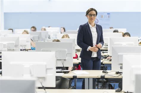 Professorinnenprogramm 2030 FAU fördert Frauen in der Wissenschaft FAU