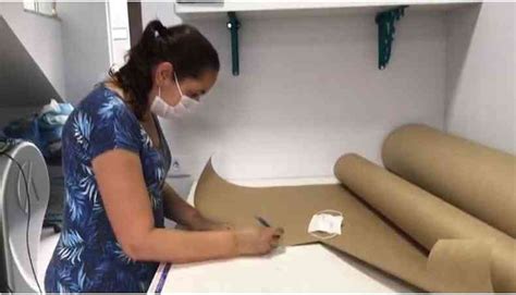 Fábricas de lingerie agora fazem máscaras contra o coronavírus Gerais Estado de Minas