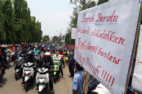 Foto Mogok Kerja Buruh Protes Pengesahan Uu Cipta Kerja