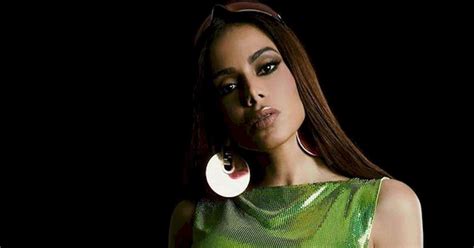 Anitta Faz Ensaio Sensual No Instagram Look Brilhante