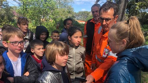 Bonjour cest pour une urgence à Istres des écoliers sont