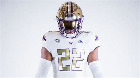 Washington Huskies Unveil “husky Royalty” Alternate Uniforms