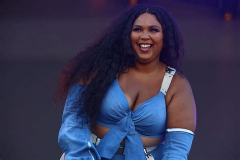 Lizzo Wants to Redefine the Body-Positivity Movement | Body positivity ...