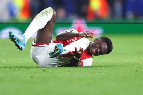 Bukayo Saka Sparks Major Arsenal Injury Fear Ahead Of Man City After