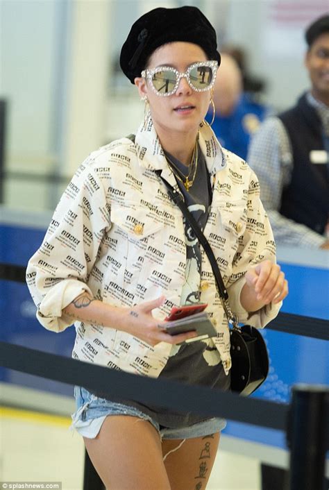 Halsey Flaunts Her Legs In A Pair Of Daisy Dukes At Jfk Daily Mail Online