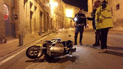 Schianto In Via Trevisani Scooterista Ubriaco E Drogato