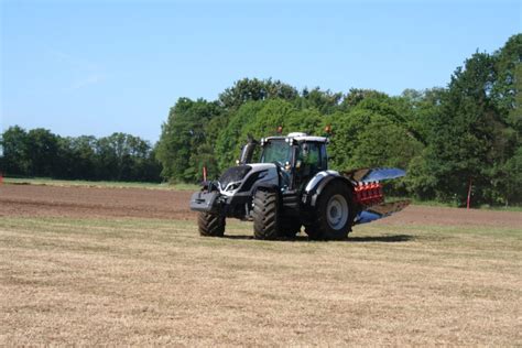 Valtra Lyfter Med Nytt Armst D Lantbruksnytt