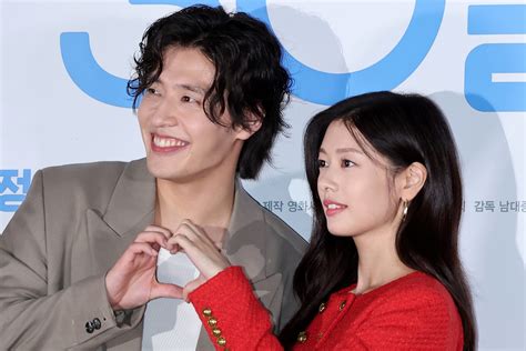 It S Not Jung Hae In Jung So Min Kang Ha Neul And The Real Happy