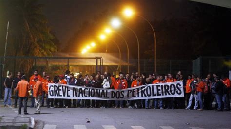 Petroleiros Iniciam Greve Na Refinaria De Duque De Caxias