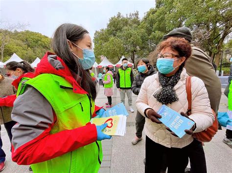 助力老年群体跨越“数字鸿沟”，浦东成立全市首支智慧助老青年志愿服务队