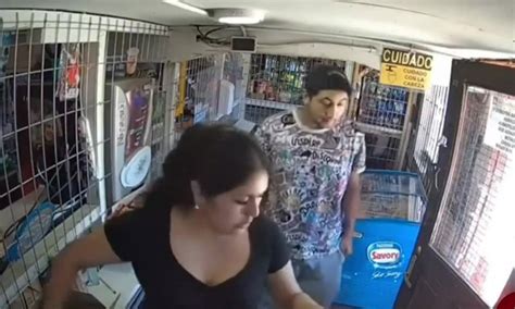 Mujer Golpea Y Encierra En Su Tienda A Sujeto Que La Acos Sexualmente