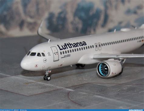 Revell Airbus A320neo 27880 Airlinercafe