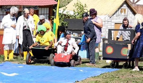 Räuberfest in Strenznaundorf bei Könnern Abkühlung im Freibad beim