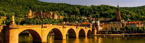 Die Altstadt Von Heidelberg Alte Stadt Unter Romantischem Schloss