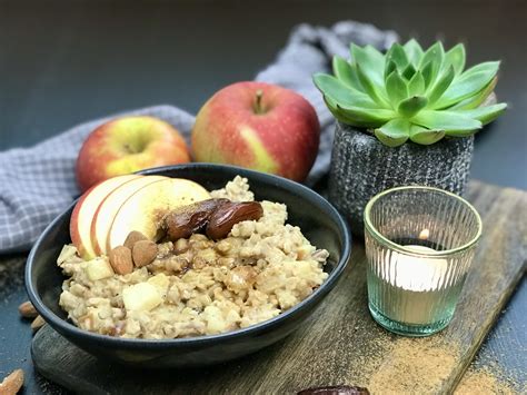 Veganer Apfel Porridge | Gesundes Frühstück für eine vollwertige vegane Ernährung - We live vegan.