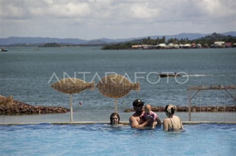 Kunjungan Wisatawan Asing Di Batam Antara Foto