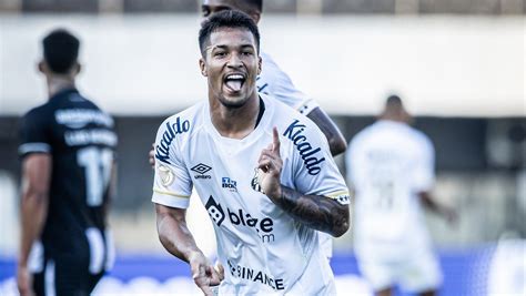 Marcos Leonardo Faz Dois Mas Santos Cede Empate Ao Botafogo Na Vila