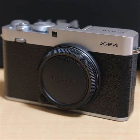 【未使用】【新品未使用品】富士フイルム X E4 ボディ Fujifilm シルバー フジフィルム ミラーレス一眼【メーカー保証期間内】富士