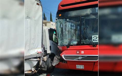 Choque Entre Camioneta De Carga Y Metrob S Deja Ocho Lesionados La