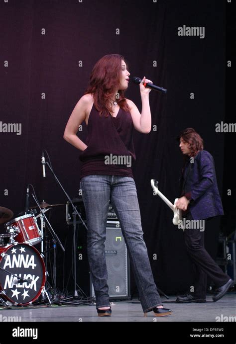 Jun 30 2006 Portsmouth Va Usa Singer Songwriter Anna Nalick Rocks