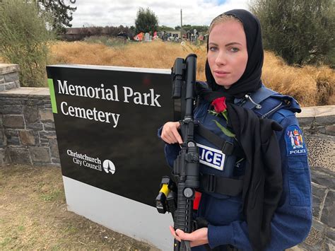 New Zealand police officer wears headscarf to remember the Christchurch ...