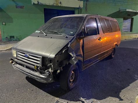 Motociclista Lesionado Al Colisionar Contra Una Camioneta Que Le