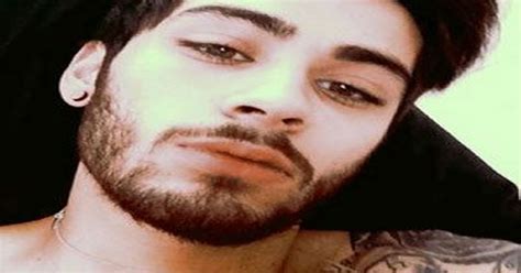 Zayn Malik Gets Half Naked To Pose For Topless Selfie Ok Magazine