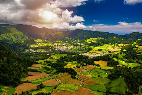 Lagoa das Furnas 鸟瞰图位于葡萄牙亚速尔群岛圣米格尔岛的亚速尔群岛高清摄影大图 千库网