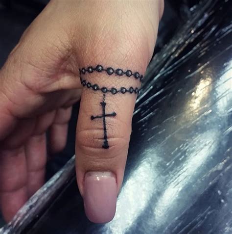 งามแบบไม่ง้อแหวน ไอเดีย Finger Tattoos เพิ่มลูกเล่นให้กับนิ้วมือของเรา
