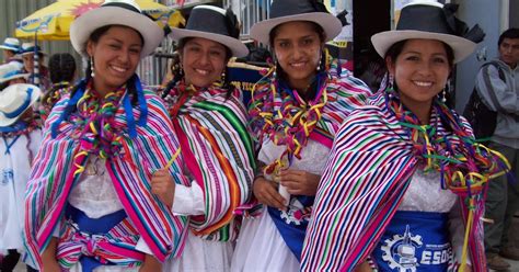 JUVENTUD COLQUINA EN AYACUCHO MÁS IMÁGENES DEL CARNAVAL HUAMANGUINO