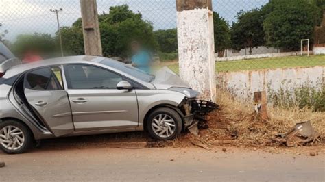 Passageira de APP fica ferida após motorista sofrer apagão e colidir