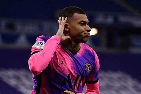 Misteri Kylian Mbappe Batal Ke Real Madrid Vivagoal