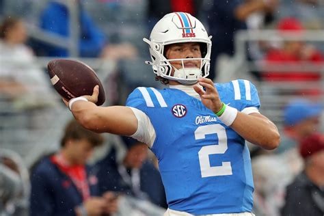 Ole Miss Qb Jaxson Dart Briefly Leaves Game Against Georgia After First