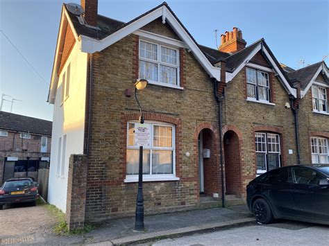 3 Bedroom Terraced House Let In Coulsdon CR5