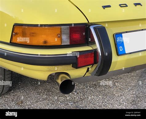 Yellow Porsche 911 Stock Photo - Alamy