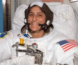 Sunita Williams Biography - Facts, Childhood, Family Life & Achievements