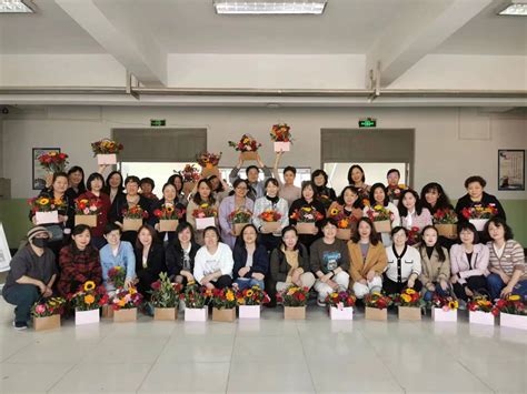 魅力三月 感恩有你—记外国语学院庆“三八”妇女节插花体验活动 外国语学院