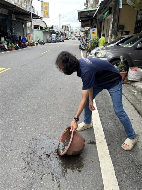 高雄市本土登革熱4 境外移入2 左營區青雲宮市集周邊及小港區青島里依法加強孳生源稽查舉發 籲請配合緊急防治後並落實「巡、倒、清、刷」 蕃新聞