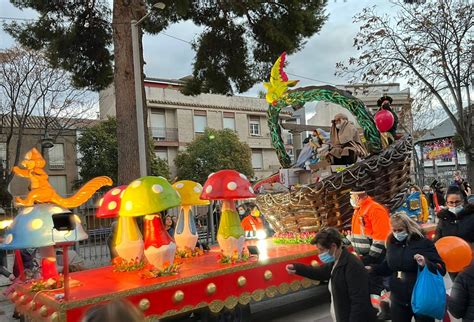 La ilusión vuelve a recorrer las calles de Jódar con la cabalgata de Reyes