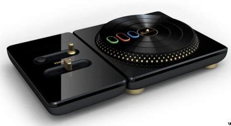 DJ Hero 2 To Offer Party Bundle With Two Turntable Controllers | Ubergizmo