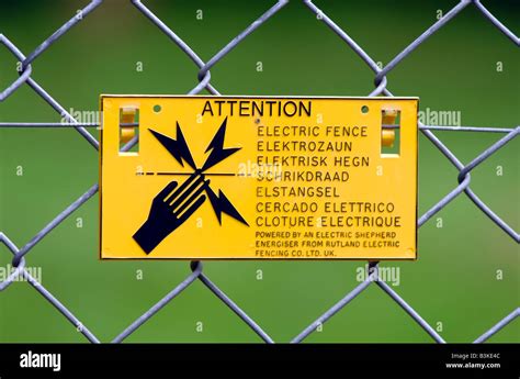 Electric fence warning sign Stock Photo - Alamy