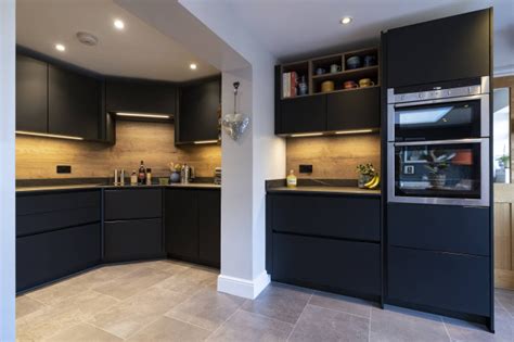 Black Handleless Kitchen With Black Marble Worktop Cuisine