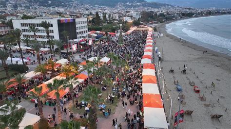 Internationaler Weihnachtsmarkt in Alanya setzt Zeichen für Frieden und