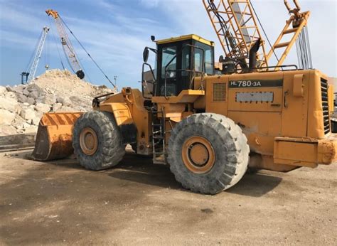 HYUNDAI HL 780-3 Loader: buy used