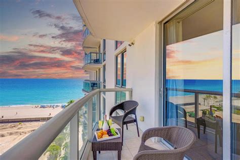 Resort Beach Pool Ocean View Balcony, Miami Beach (updated prices 2025)