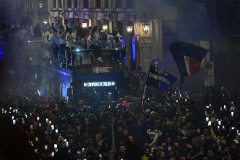 Inter Tutta La Festa Scudetto Da San Siro Al Delirio In Piazza Duomo